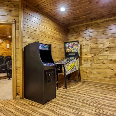 It'S 5 O'Clock Somewhere Hot Tub, Theater Room,1089 Free Tickets Each Paid Day, Dollywood And More
